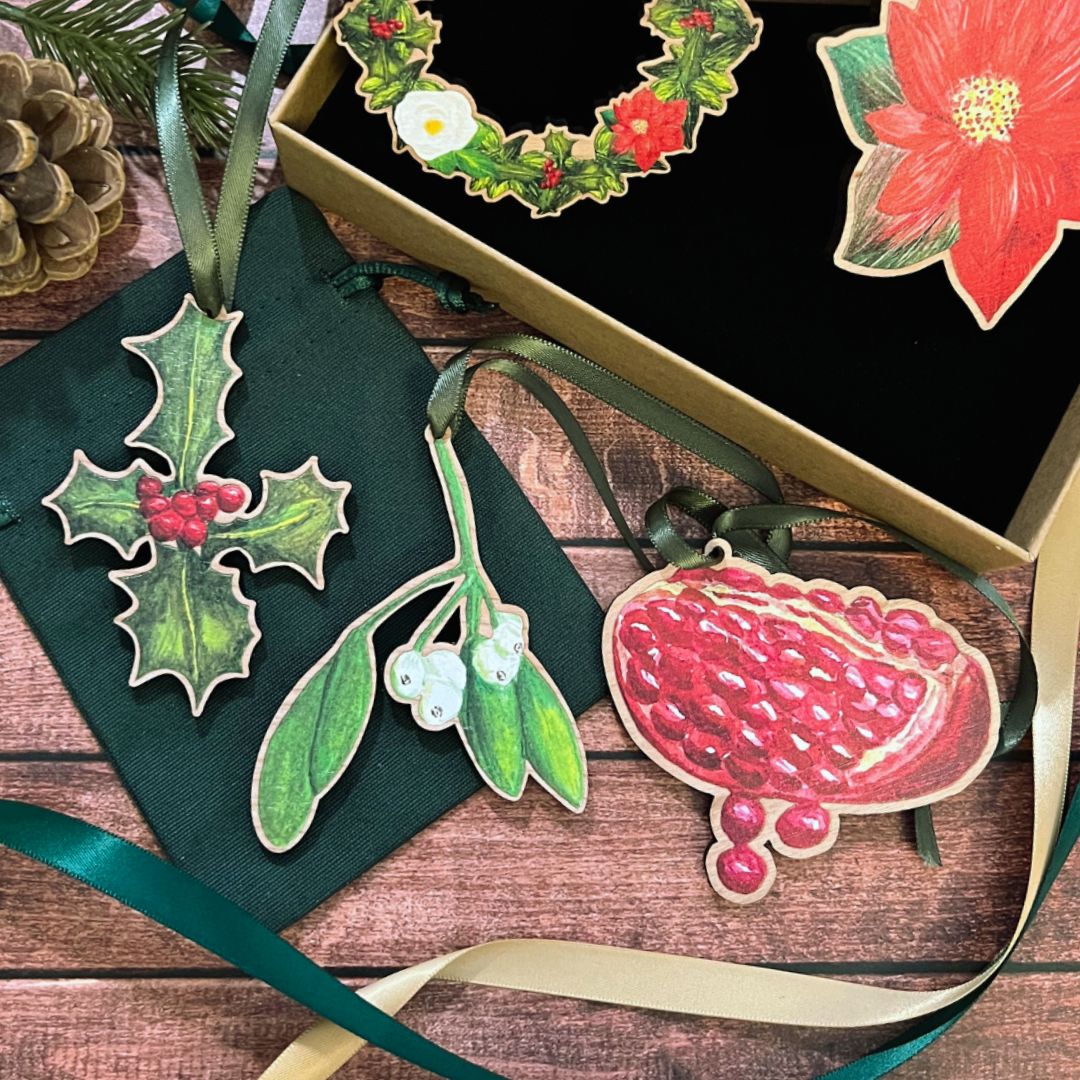 Luxury Winter Wreath Wooden Decoration | Eco-Friendly Handmade Christmas Ornament